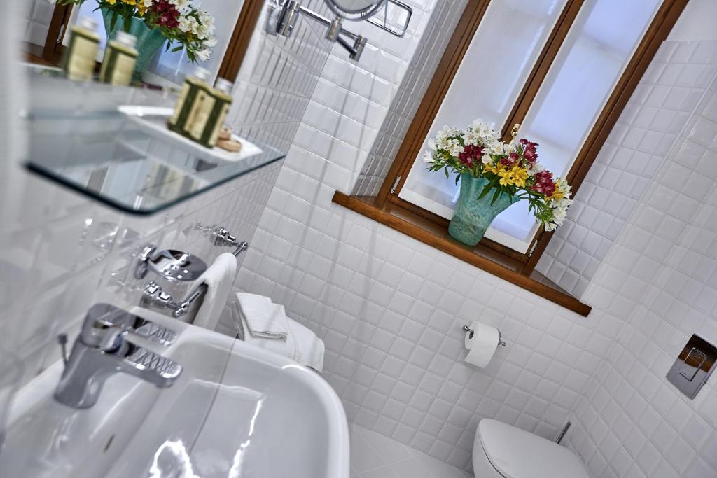 Łazienka w obiekcie Albergo Trattoria Il Leone