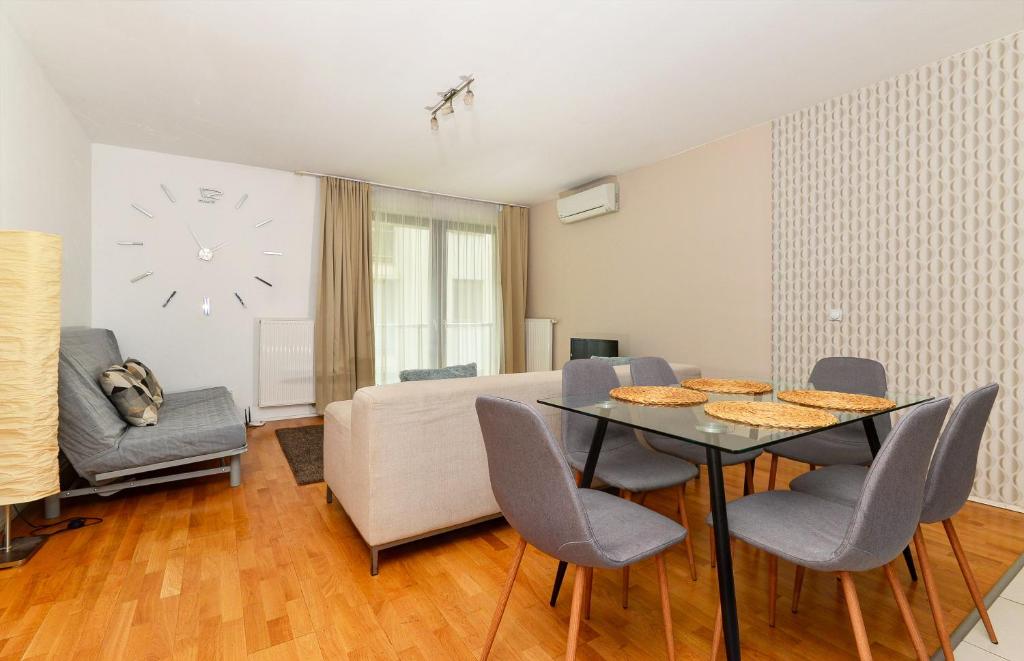Quality Point Apartments 0-24 reception - Resim 18