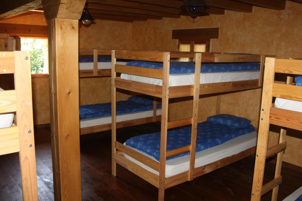 Palanda nebo palandy na pokoji v ubytování El Escondite del Miera