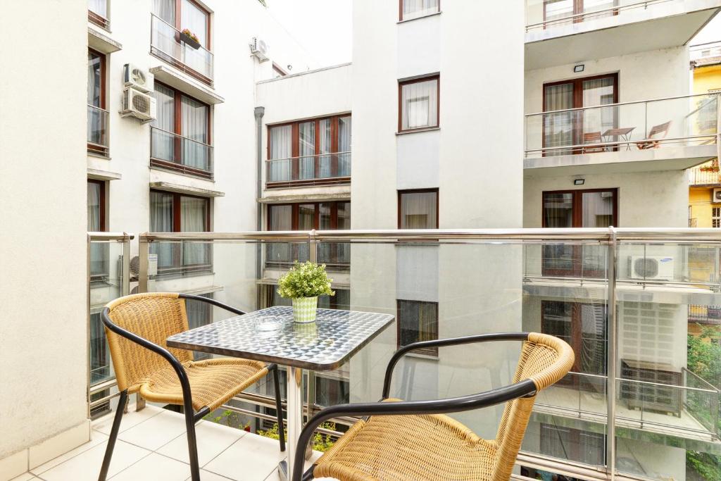 Quality Point Apartments 0-24 reception - Resim 12