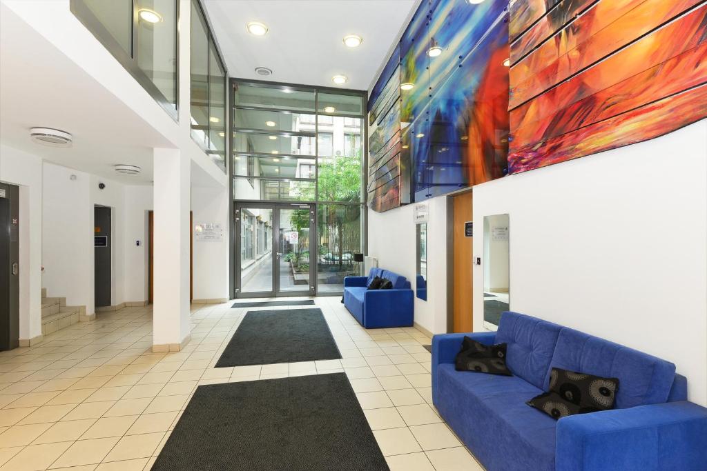 Quality Point Apartments 0-24 reception - Resim 11