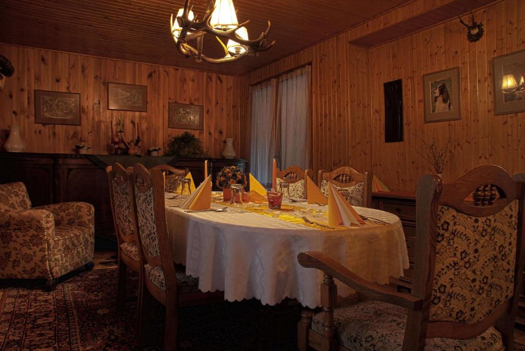 Gambar di galeri bagi Lovecký hotel Jívák di Loučeň