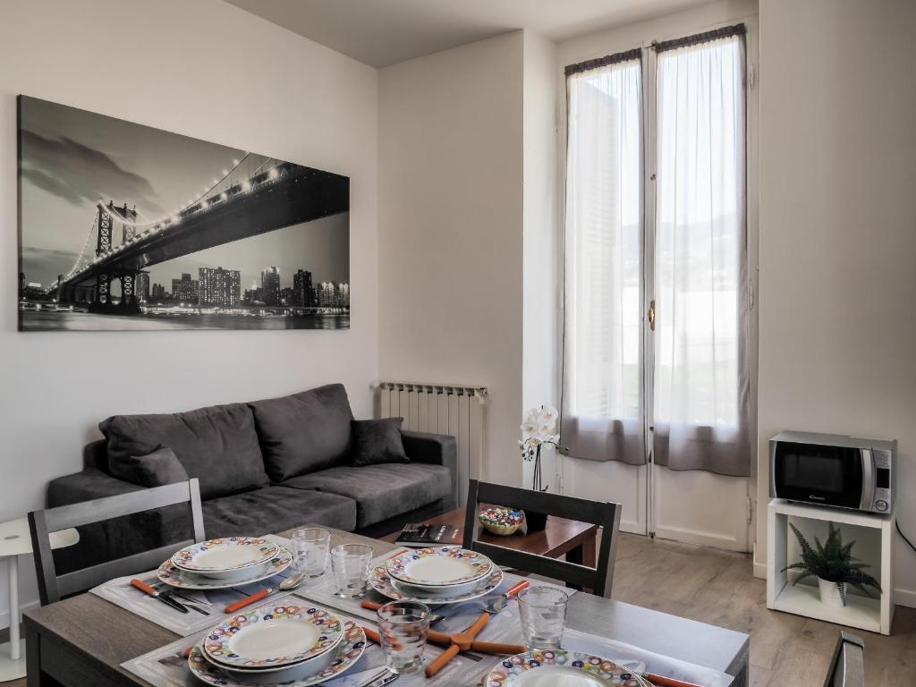 A television and/or entertainment centre at Le Case sul Parco