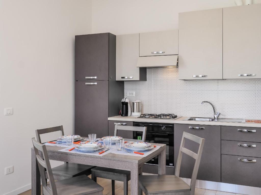 A kitchen or kitchenette at Le Case sul Parco