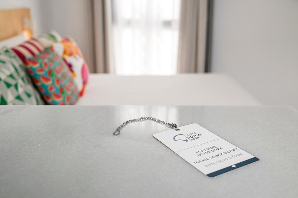 Łóżko lub łóżka w pokoju w obiekcie Apartamentos y estudios céntricos Conil Home Suite