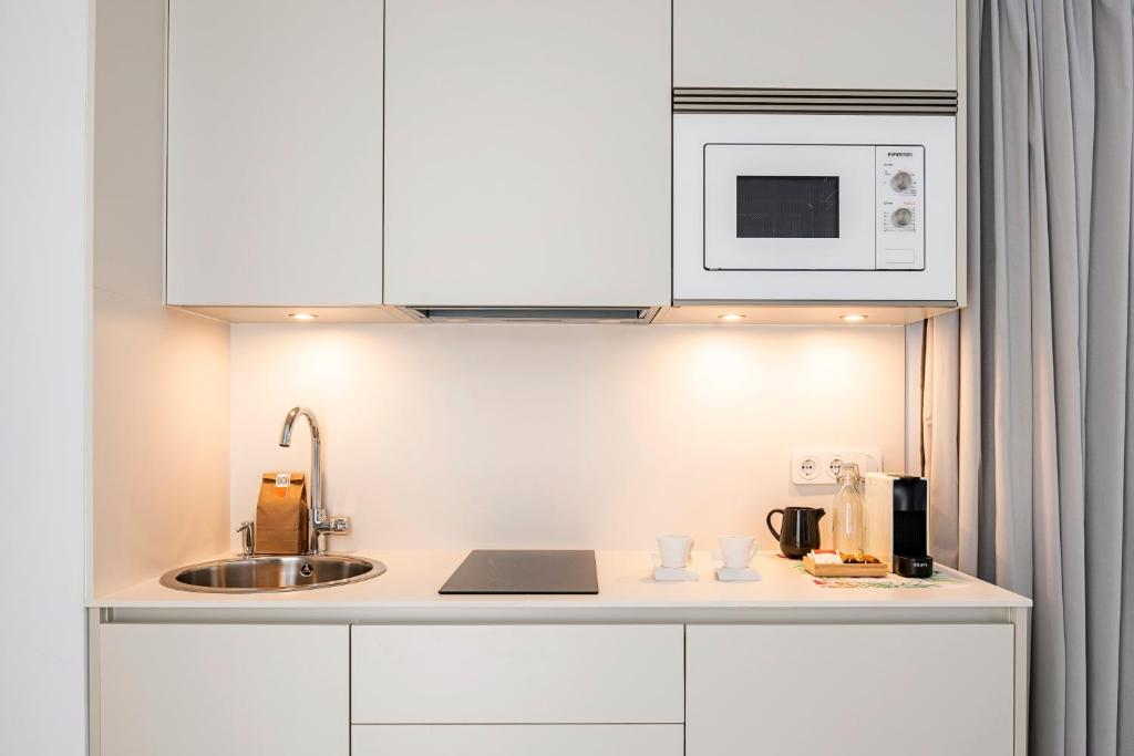 Kuchnia lub aneks kuchenny w obiekcie Apartamentos y estudios céntricos Conil Home Suite