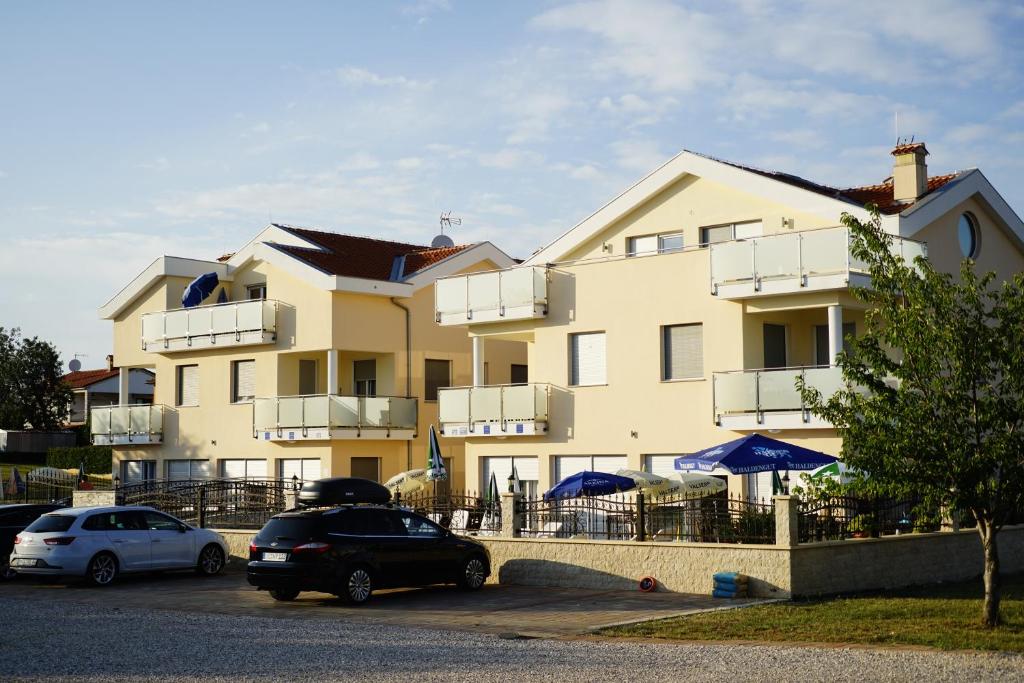 Budova, v ktorej sa apartmán nachádza