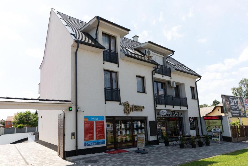 Art Apartments 4200 Hajdúszoboszló, Hőforrás utca 3 kép - 1