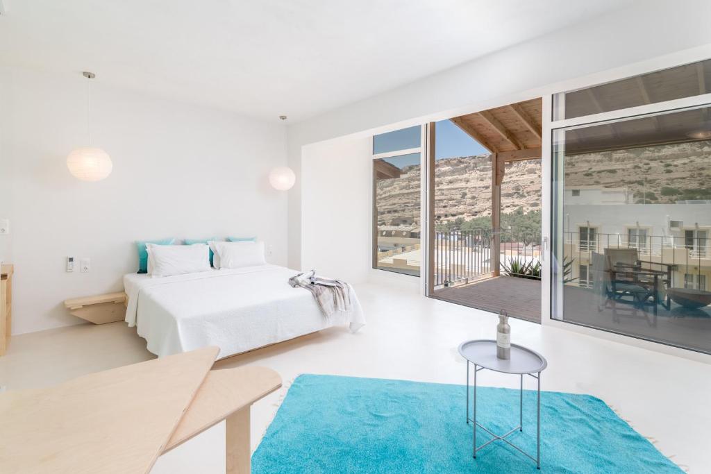 A bed or beds in a room at Die Zwei Brüder Art & Suites