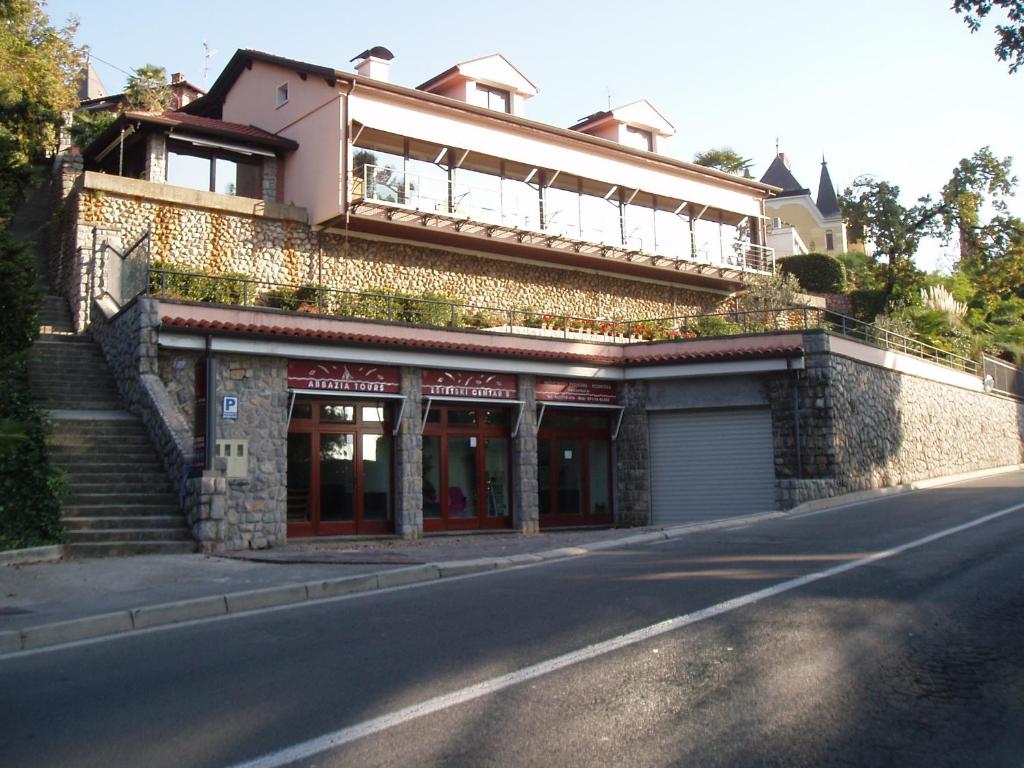 Gallery image of Apartments Villa Vosilla in Opatija