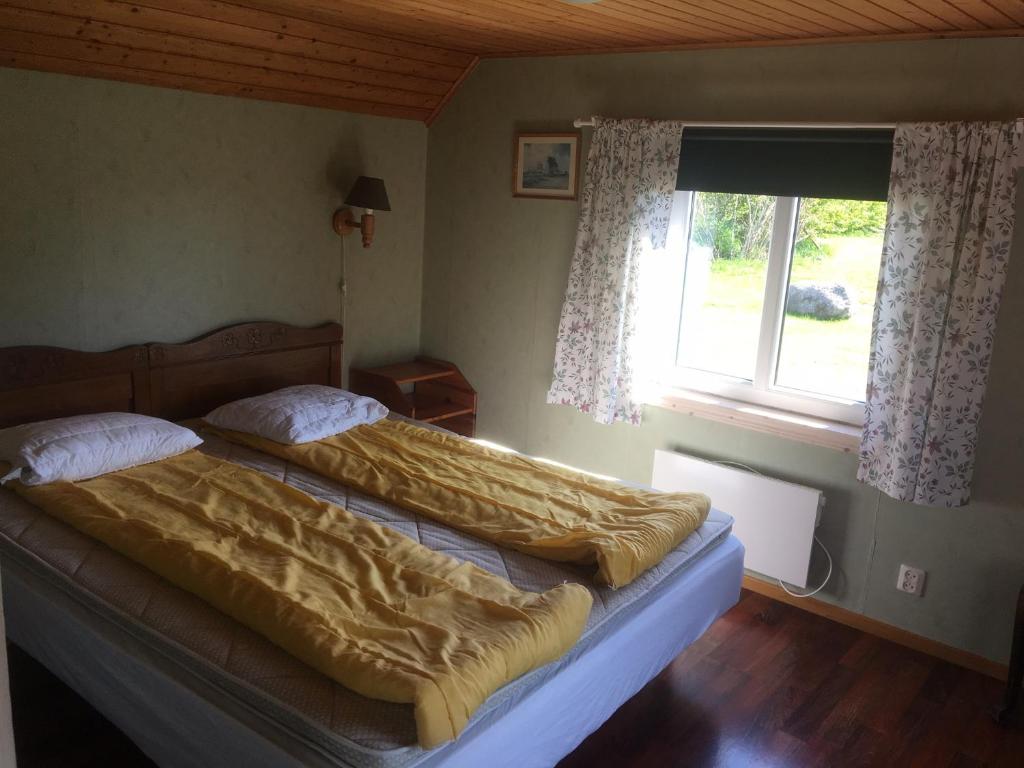 Postel nebo postele na pokoji v ubytování Svalsjöns Stugor Öland