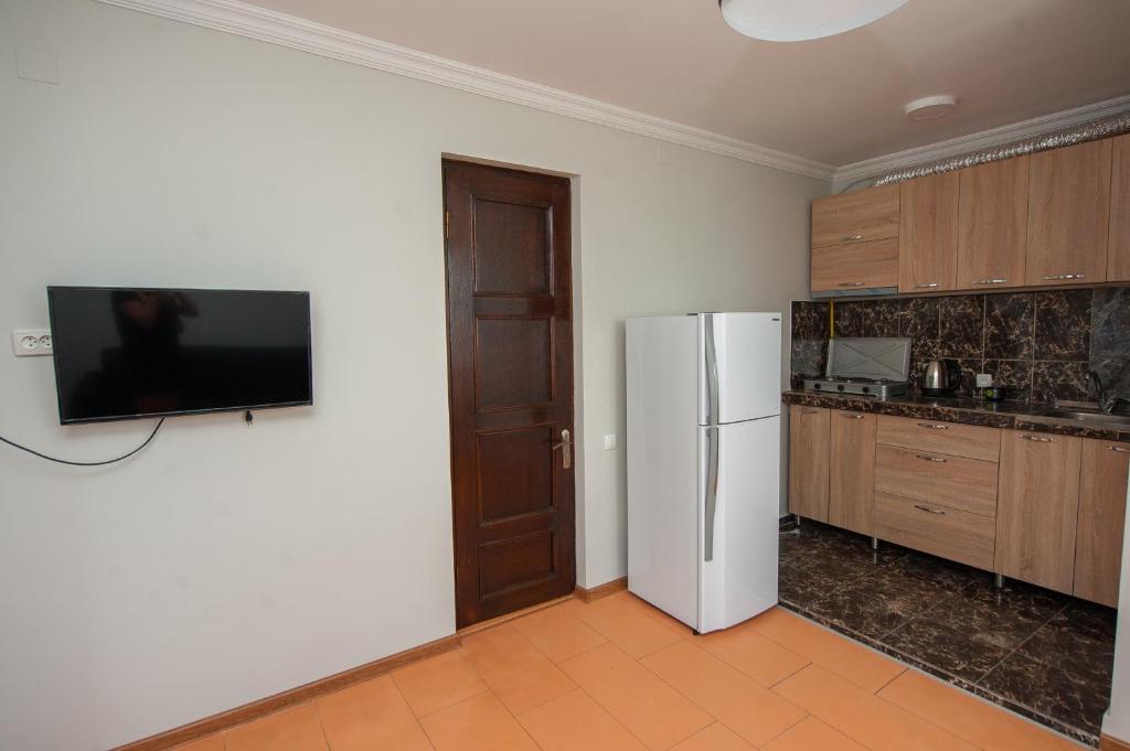 Kuchyň nebo kuchyňský kout v ubytování HOTEL COSMOS