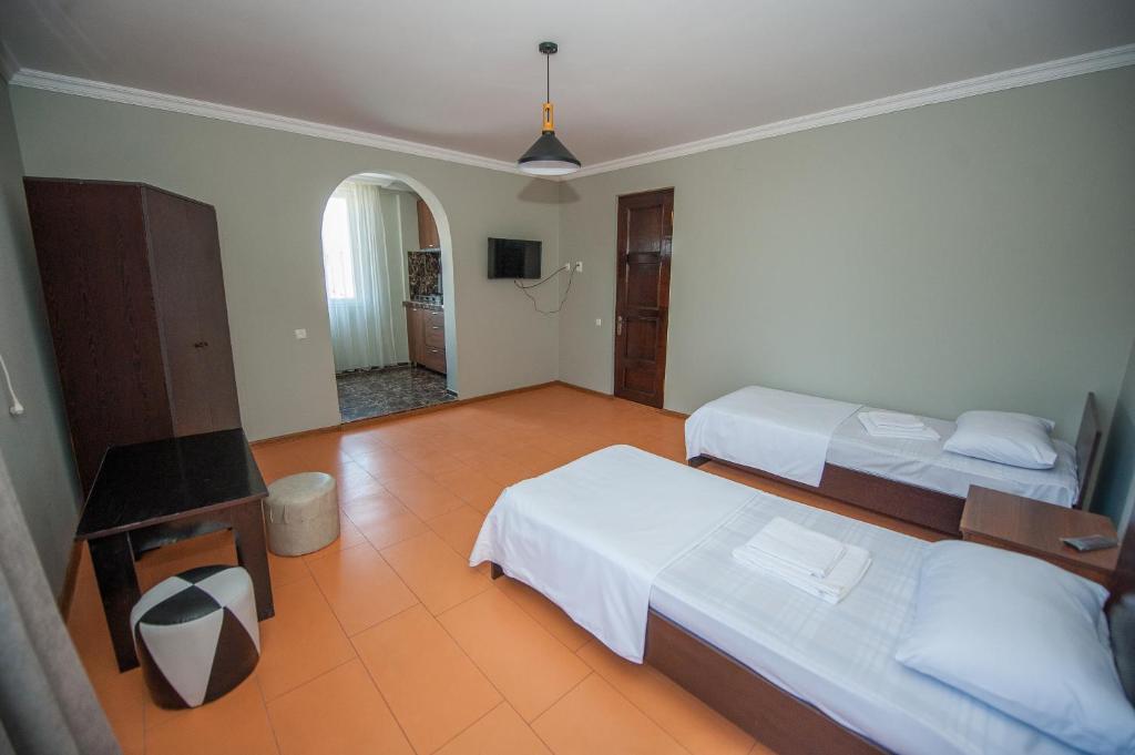 Postel nebo postele na pokoji v ubytování HOTEL COSMOS