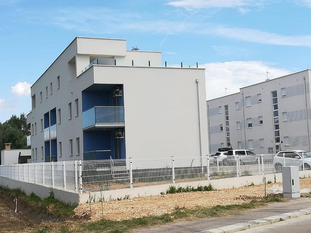 Budova, v ktorej sa apartmán nachádza