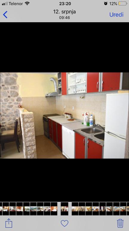 Kuchyň nebo kuchyňský kout v ubytování Apartments Sneža