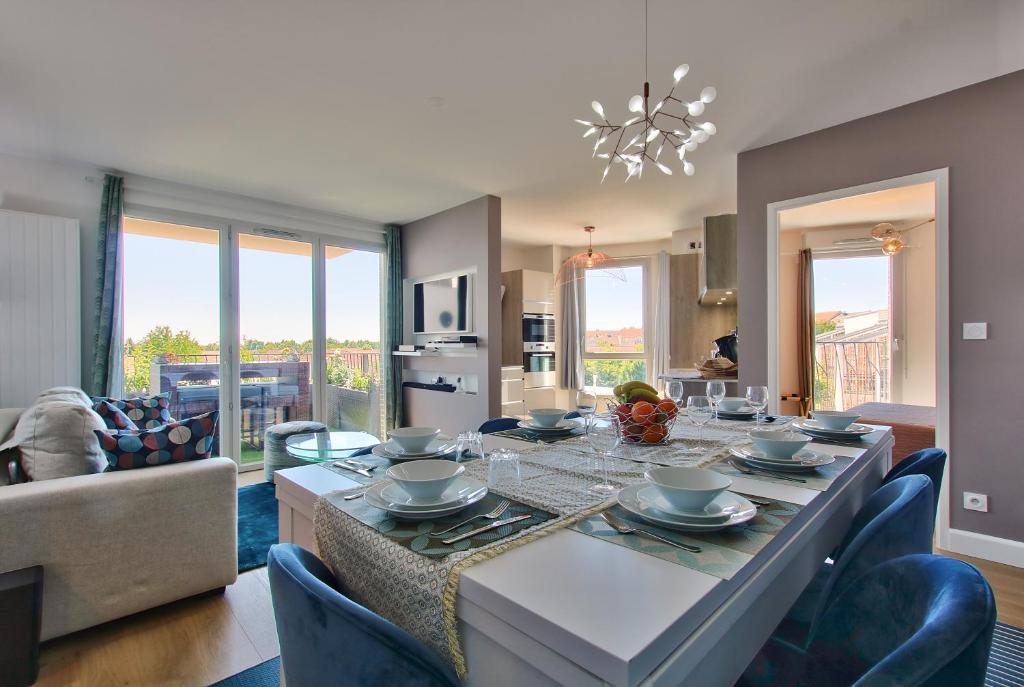 a dining room and living room with a table and chairs at Bedland in Bailly-Romainvilliers