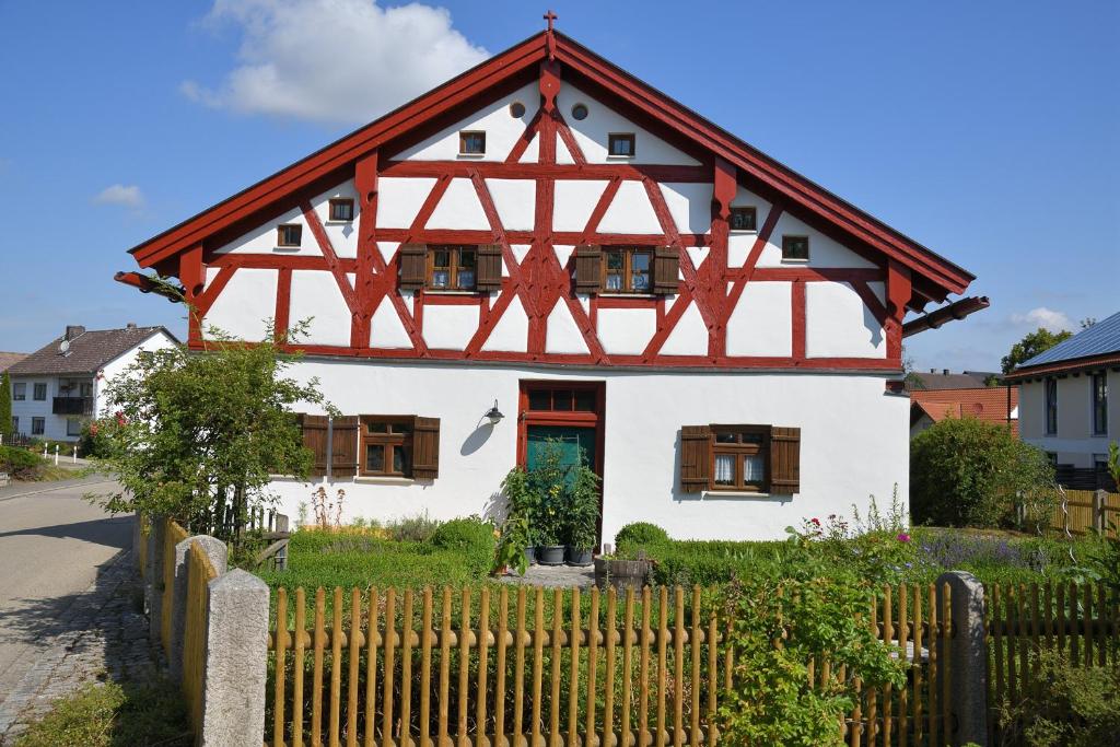 a white house with a red roof at Jurahaus Hirschberg in Beilngries