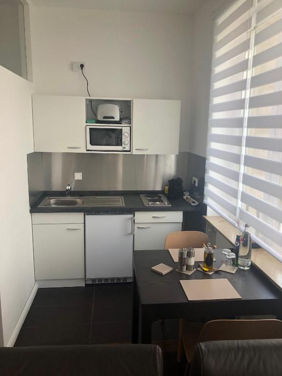 Kuchyň nebo kuchyňský kout v ubytování Business Appartements