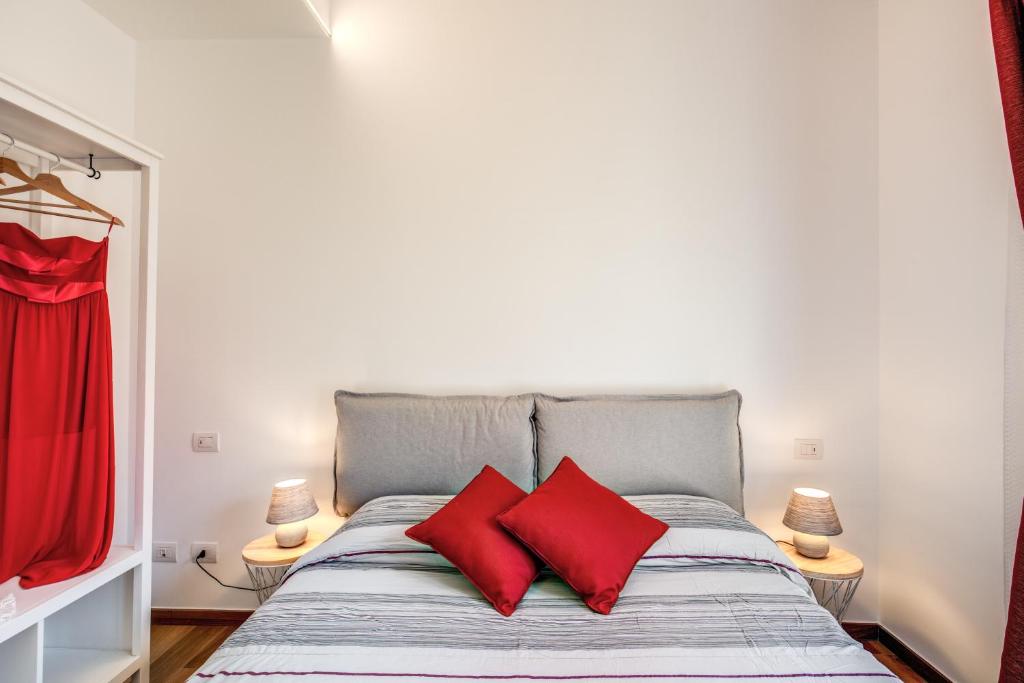 A bed or beds in a room at Chez Carme'