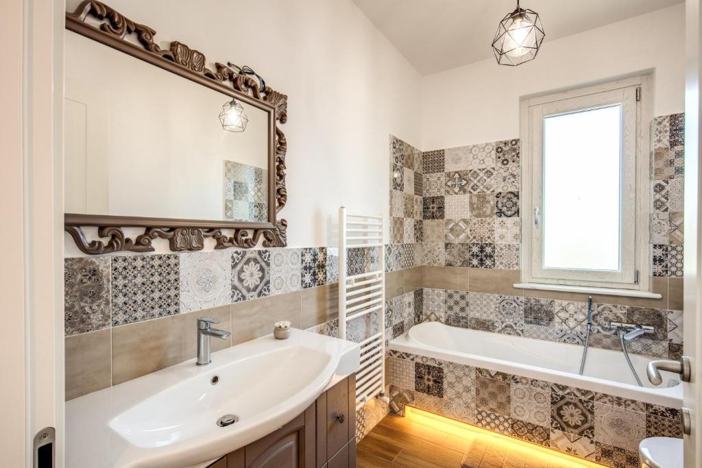 A bathroom at Chez Carme'