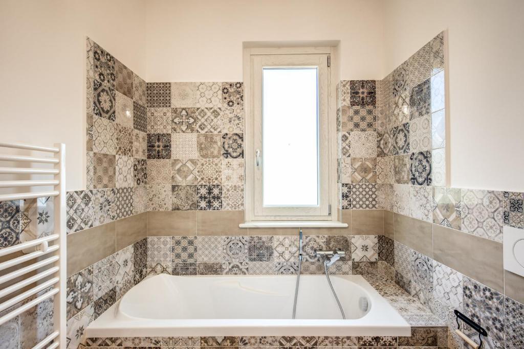A bathroom at Chez Carme'