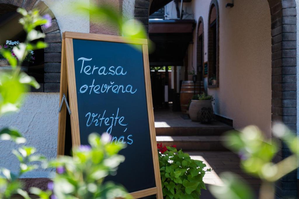 Fotografie z fotogalerie ubytování RESTAURACE A PENZION U DOUBKŮ v destinaci Břeclav