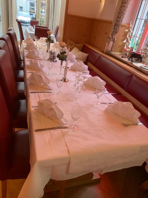 Restoran või mõni muu söögikoht majutusasutuses Hotel-Gasthof Hüttensteinach