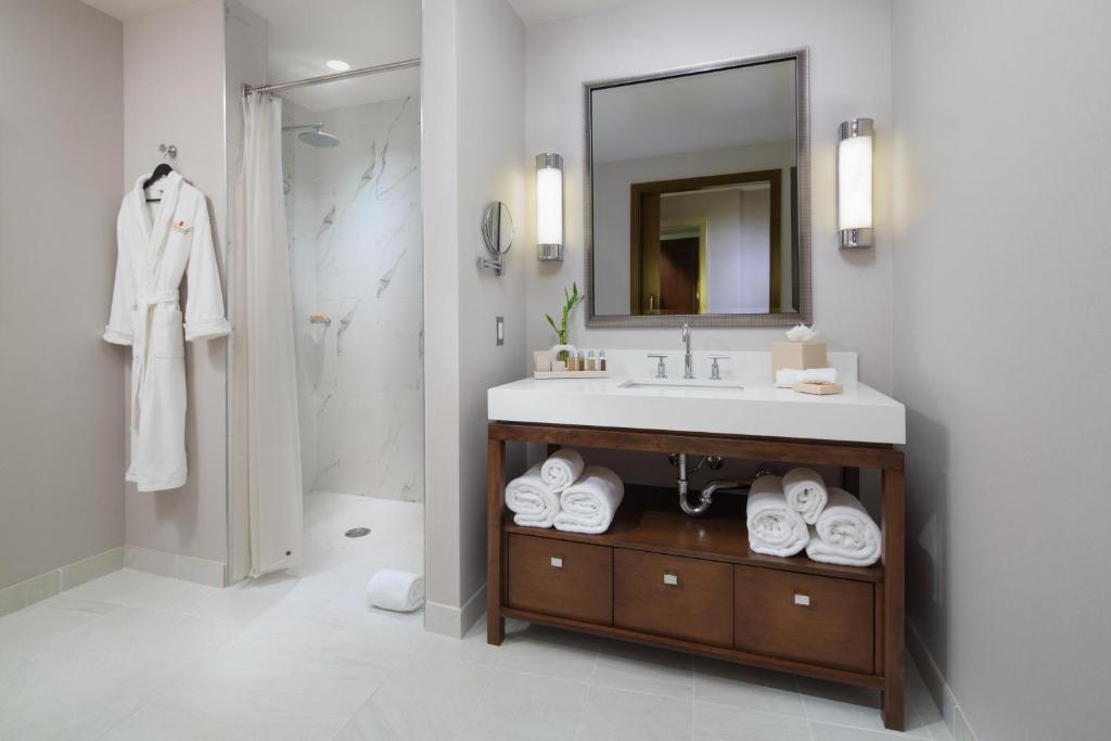 Parkwest Bicycle Casino - Luxe Suite