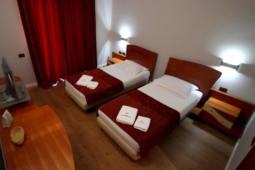 Postel nebo postele na pokoji v ubytování Hotel Saranda International