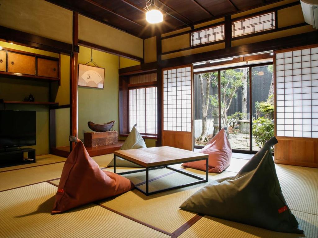 Posezení v ubytování Yamasaki Ryokan Q Nakamonzenya