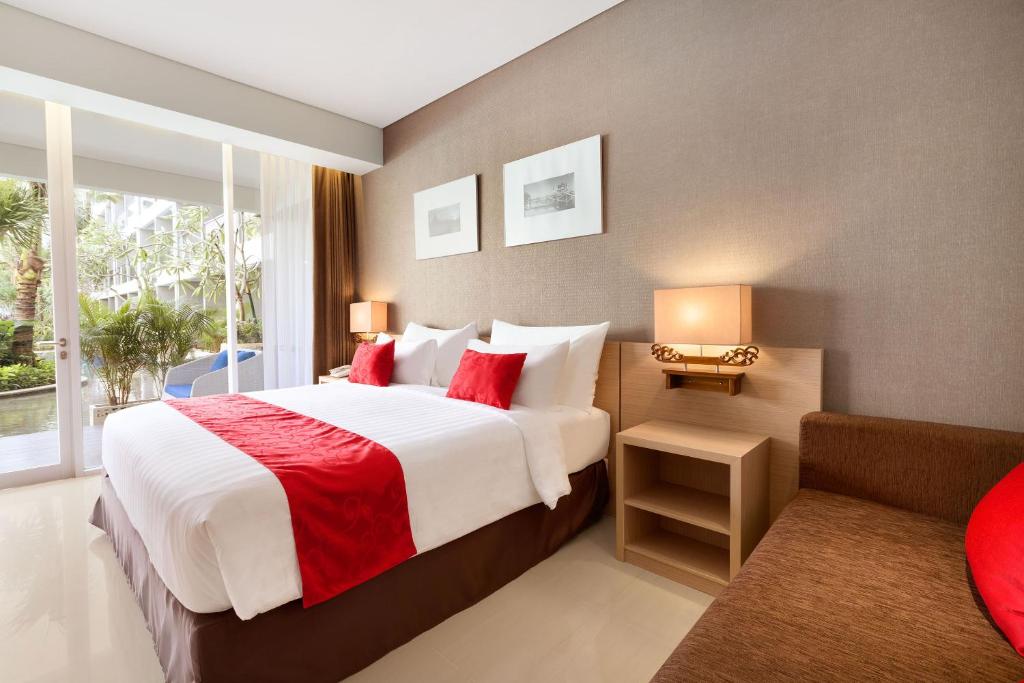 Postel nebo postele na pokoji v ubytování Ramada Encore by Wyndham Bali Seminyak