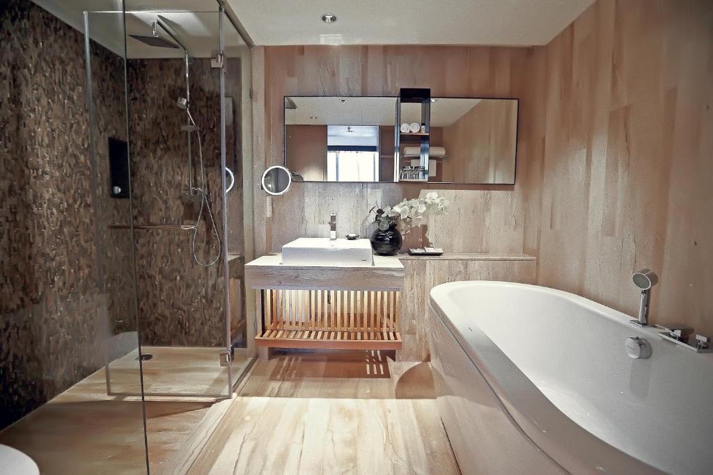 Arcadia Suites Bangkok - Resim 36