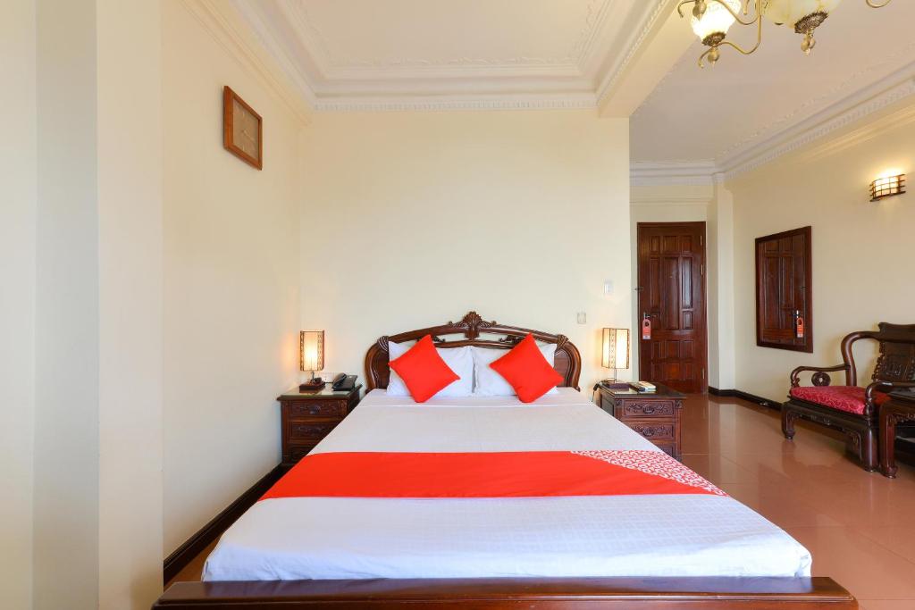 Postel nebo postele na pokoji v ubytování Lucky 2 Hotel & Travel
