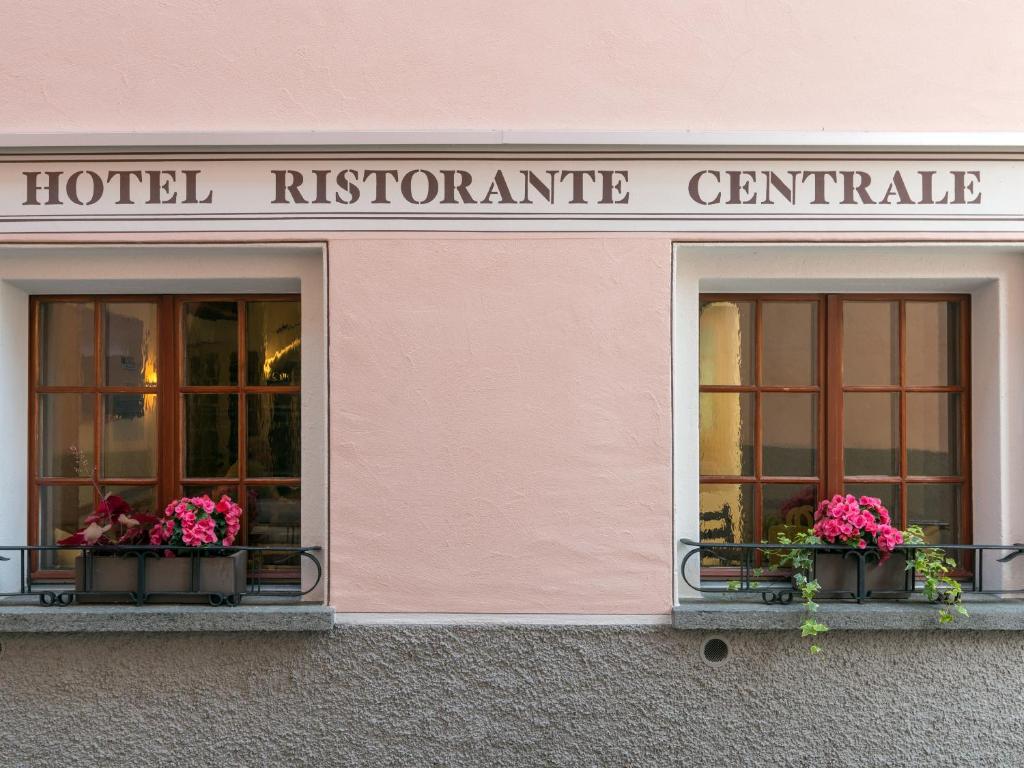 Fotografie z fotogalerie ubytování Hotel Centrale, Typically Swiss v destinaci Poschiavo