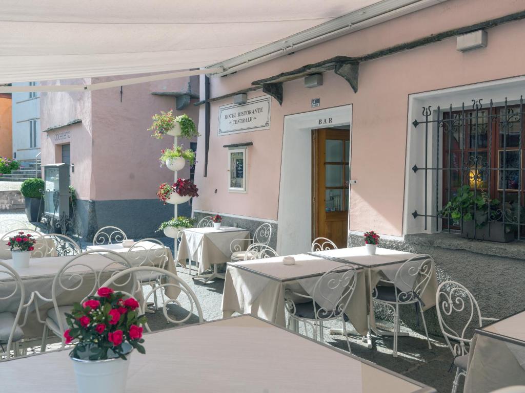 Restaurace v ubytování Hotel Centrale, Typically Swiss
