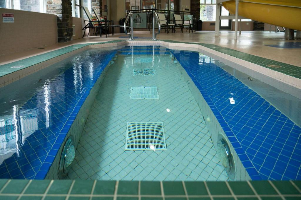 Pocaterra Inn & Waterslide - Resim 37