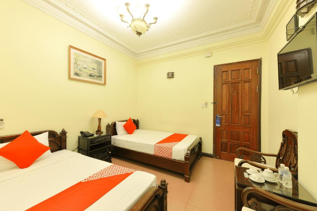 Postel nebo postele na pokoji v ubytování Lucky 2 Hotel & Travel