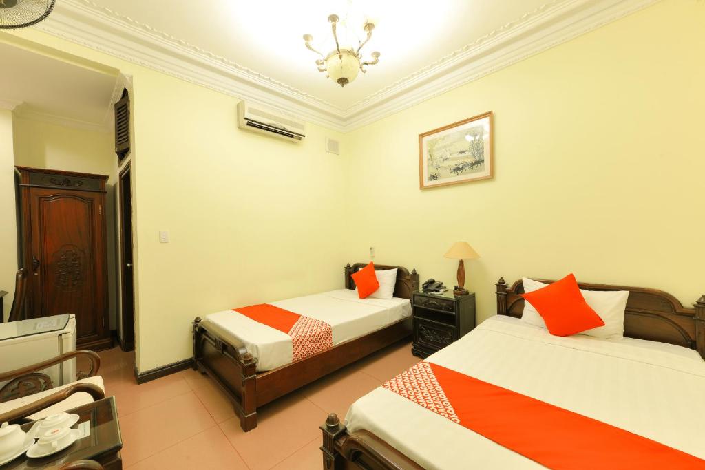 Postel nebo postele na pokoji v ubytování Lucky 2 Hotel & Travel