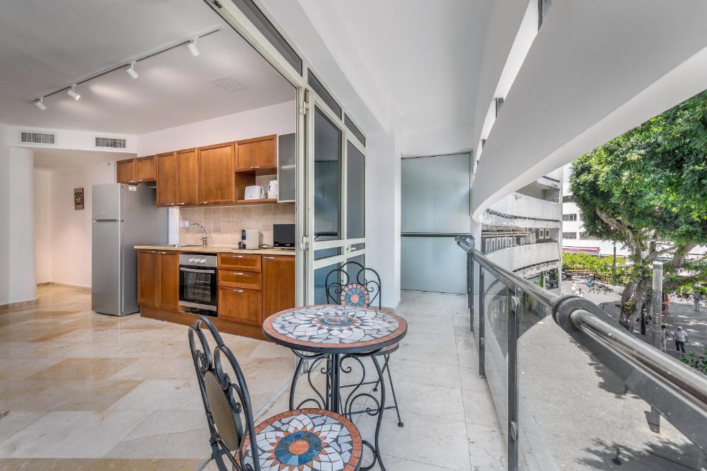 DIZENGOFF SQUARE superb 1 bedroom with balcony - Appartement D'une Chambre