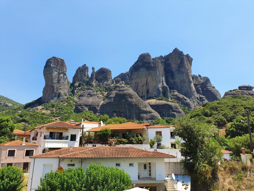 Nikos, Old Kalabaka Apartment - Housity