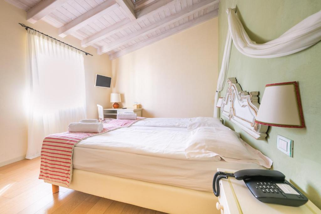Postel nebo postele na pokoji v ubytování Hotel Villa Moron