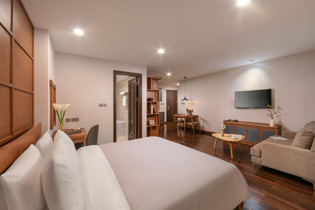 TV a/nebo společenská místnost v ubytování KEGON Hotel