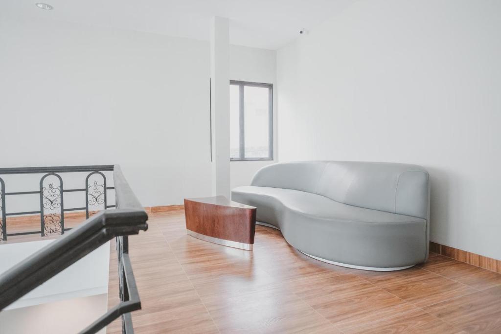 Posezení v ubytování RedDoorz Plus near Ferry Terminal Batam Center