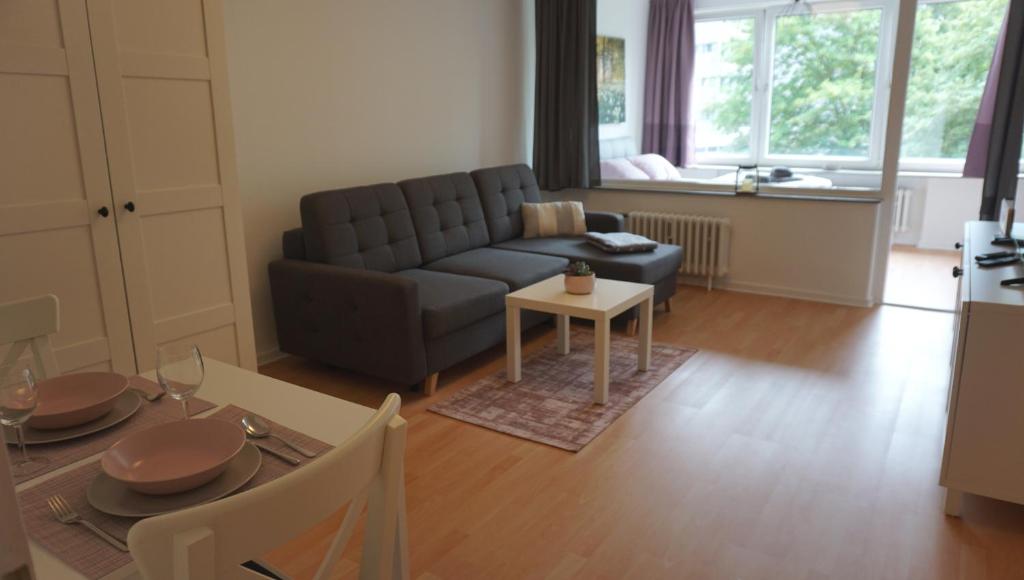 a living room with a couch and a table at City Apartment Bahnhofnah in Kiel
