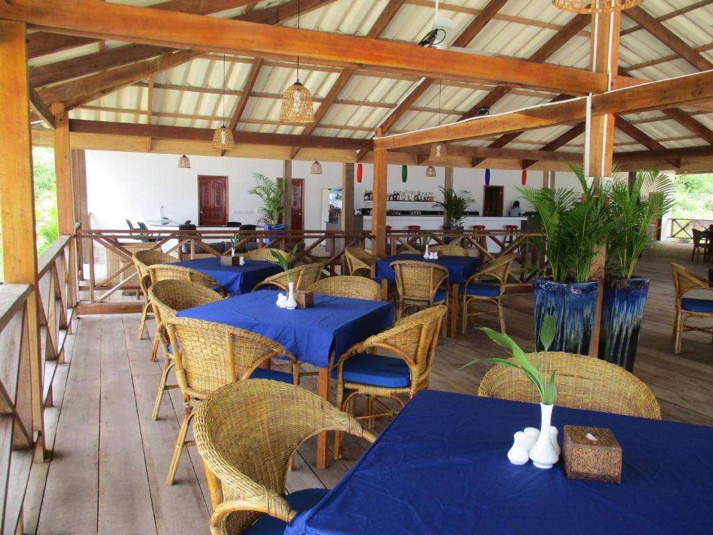 Restaurace v ubytování Saracen Bay Resort
