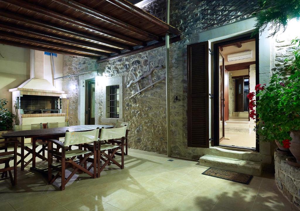 Patio nebo venkovní prostory v ubytování Agrielia Villa