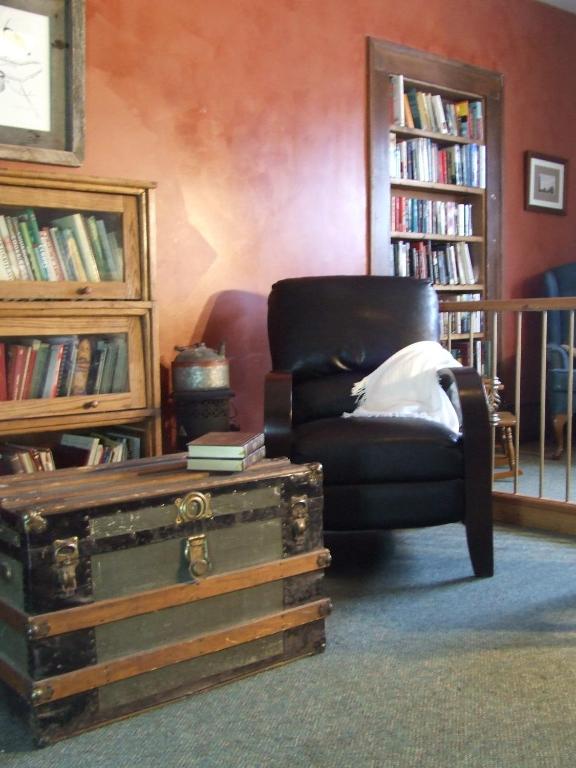 Posezení v ubytování Country Encounters Accommodations