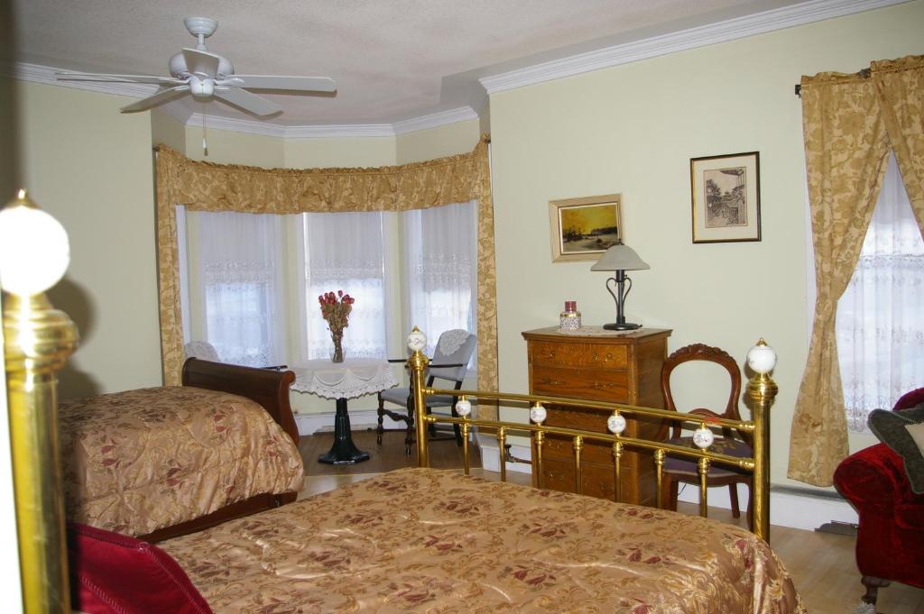 Postel nebo postele na pokoji v ubytování Country Encounters Accommodations