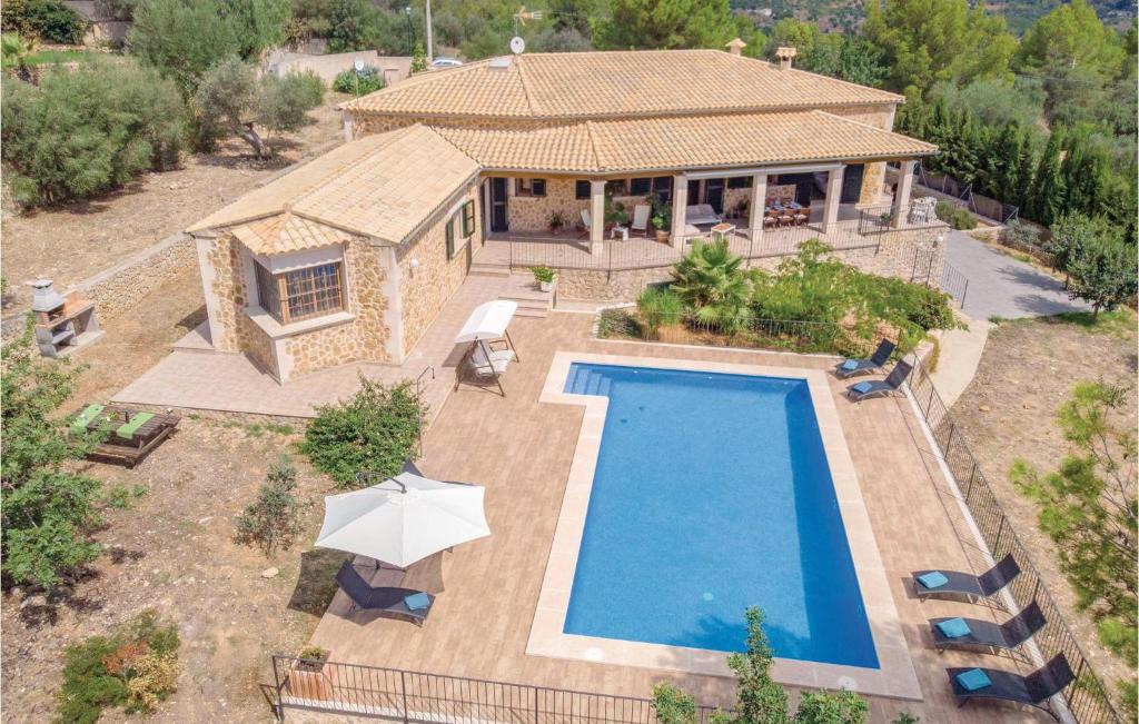 The swimming pool at or close to Villa Janet