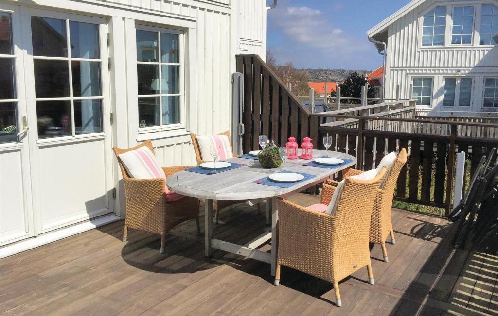 a table and chairs on a balcony with a table and chairs at Gorgeous Home In Mollsund With Kitchen in Mollösund